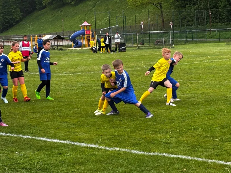 Blitzstart und Torfestival: E-Junioren besiegen Schott IV deutlich