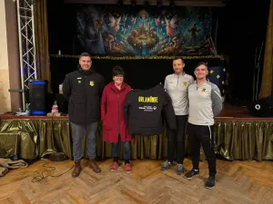 Neue Winterjacken für die Trainer der F-Junioren